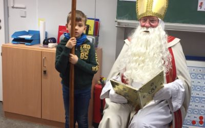 Der Nikolaus in der Fleher Schule